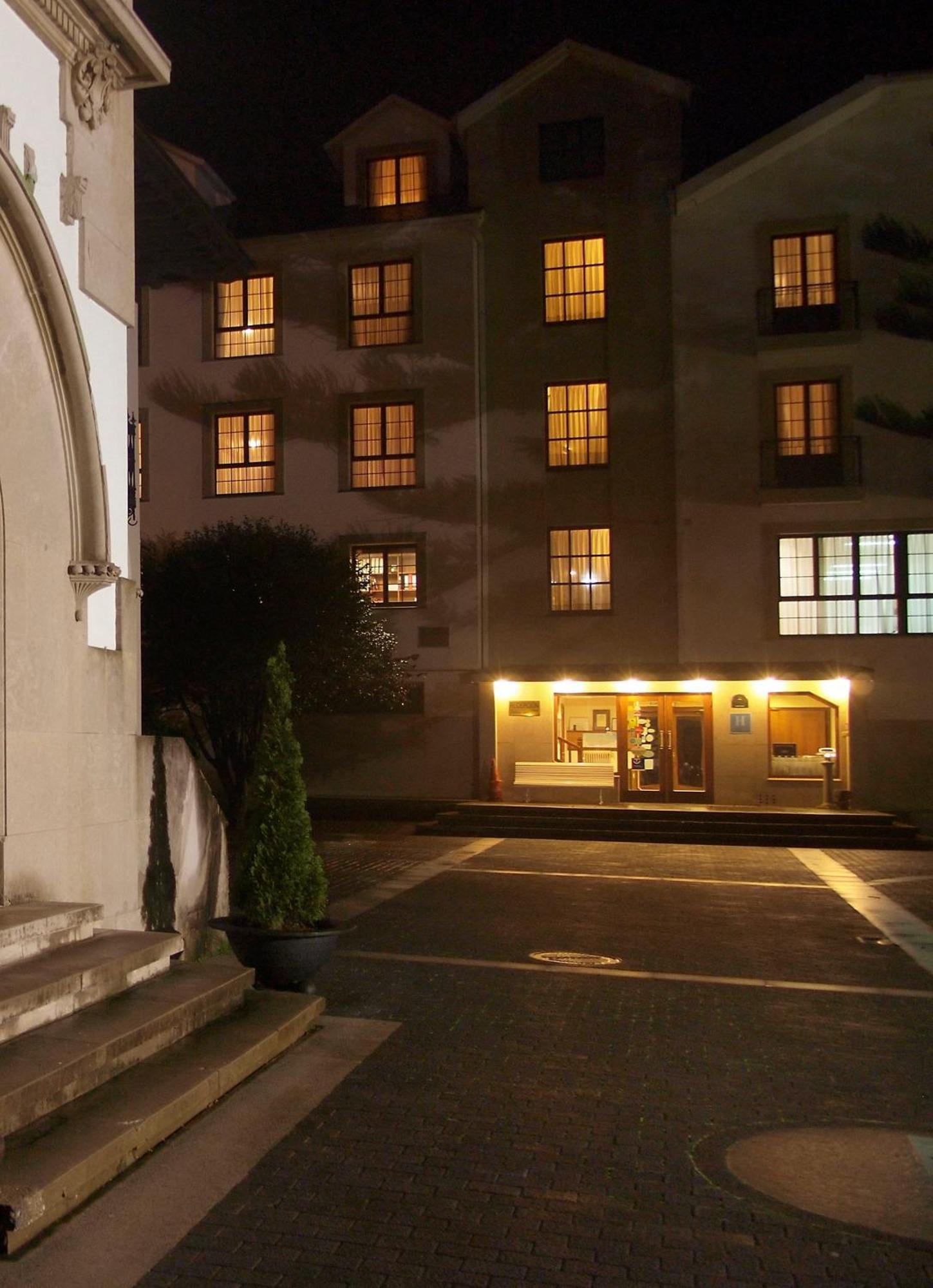 Hotel Y Apartamentos Arias Navia Exterior photo