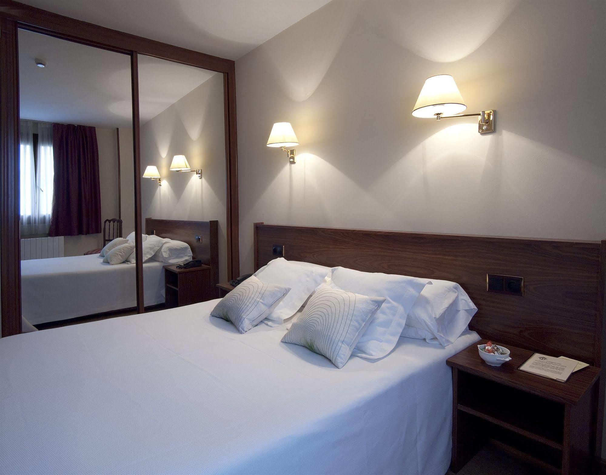 Hotel Y Apartamentos Arias Navia Room photo